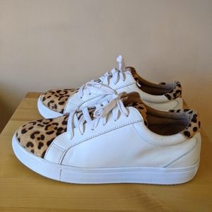 Halogen white leather real fur details 8.5